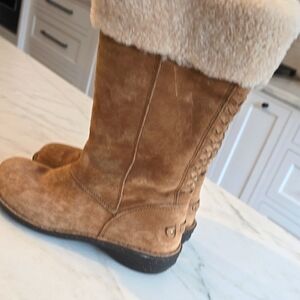 Women's AUTHENTIC UGG Tan Suede Boots